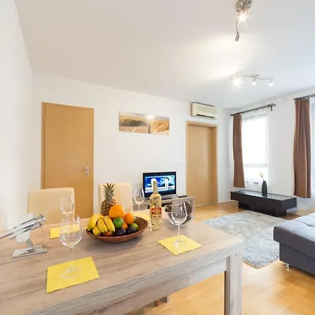 Hollo Apartment *